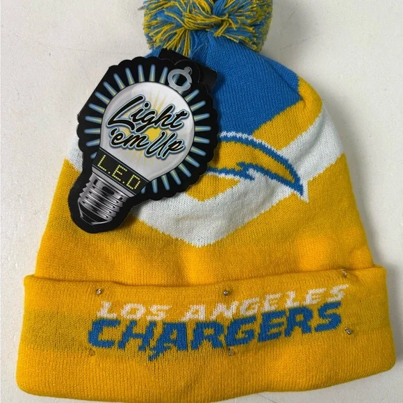 Los Angeles LA Chargers Beanie Pompom Light Up LED Hat New NWT - Picture 9 of 11